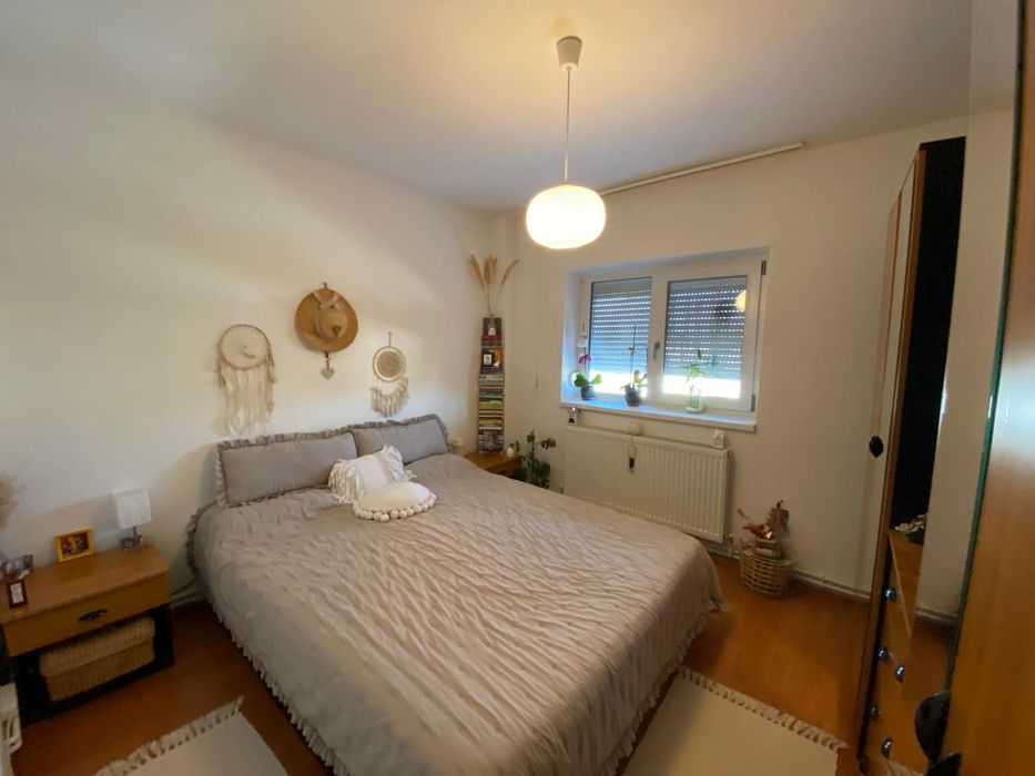 Apartament cu 3 camere, 71mp, zonă centrală +loc de parcare(copertină)