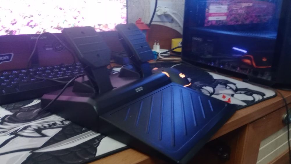 Продам руль с педалями