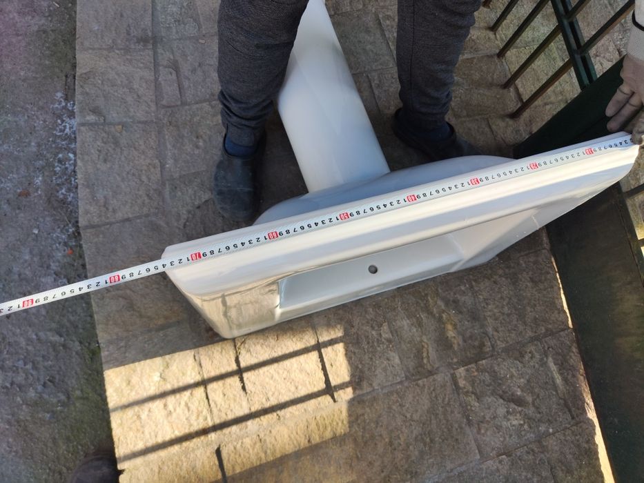 Порцеланова мивка за баня Roca