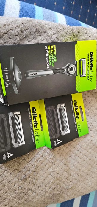 aparat de barbierit Gillette labs + 9 rezerve