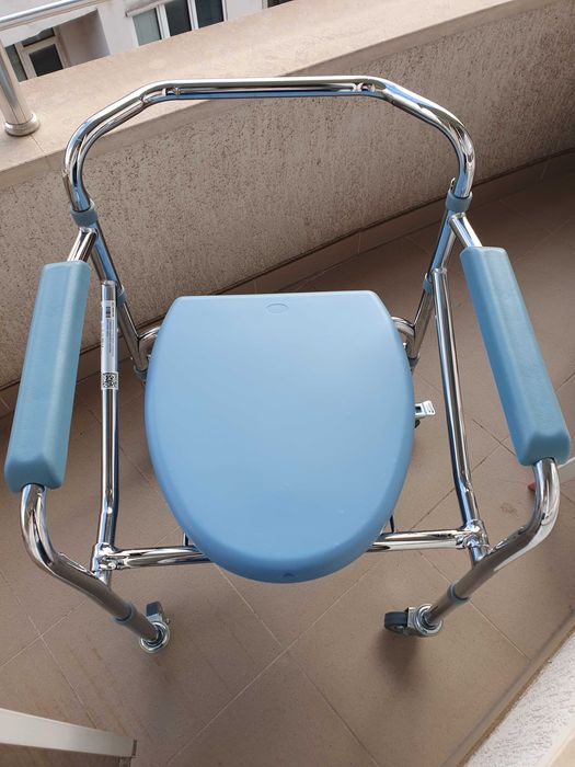 Санитарен стол за баня и тоалетна