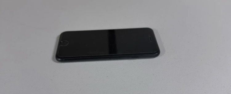 Iphone SE 3 сотилади