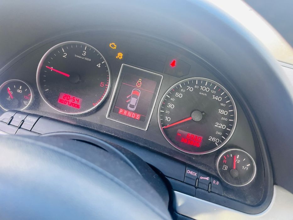 Vând Audi a4 b7 ( CUTIE DEFECTA )