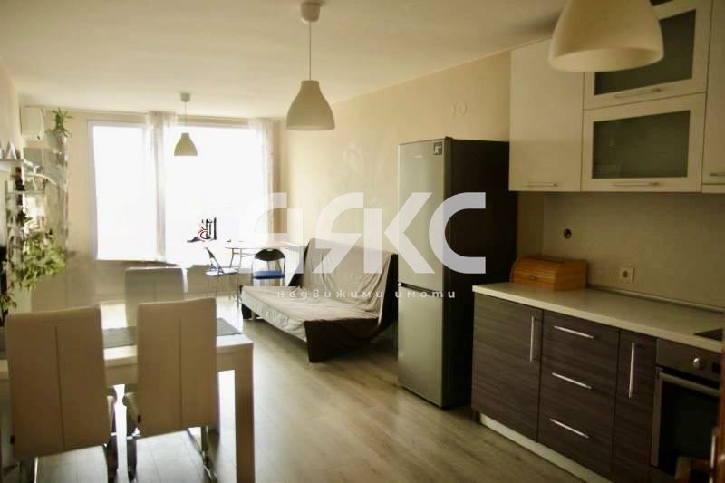 Дава се под наем Тристаен апартамент в София, Студентски град - 130 кв.м за 765 € - Снимка #1