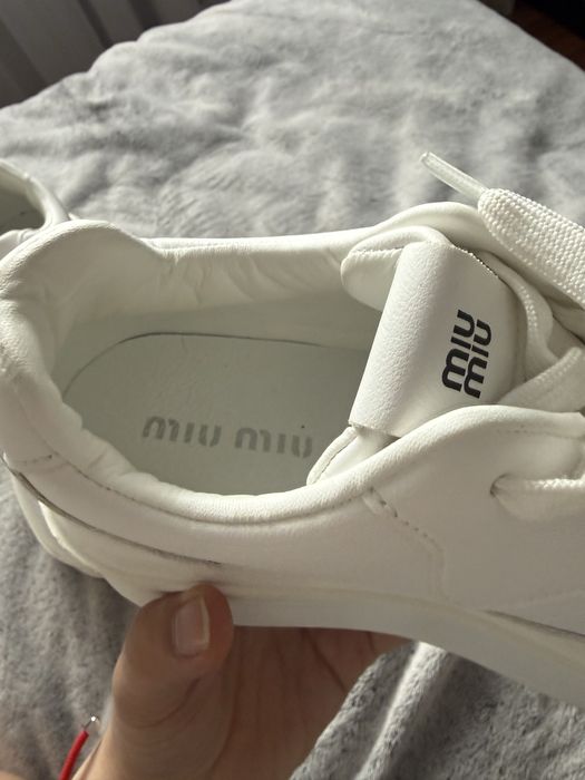 Кроссовки женские