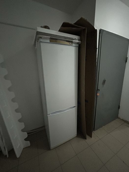 Холодильник Indesit