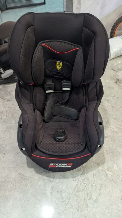 Продам автокресло FERRARI