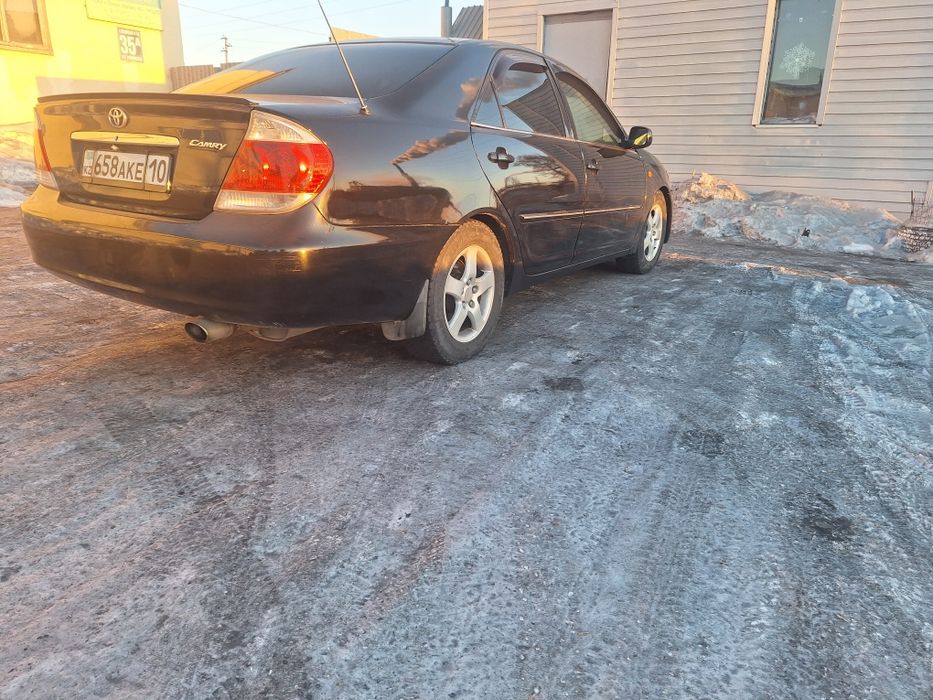 Машина Toyota Camry