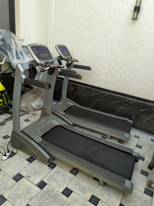 Продам двух моторную беговую дорожку фирмы Fitness Vision