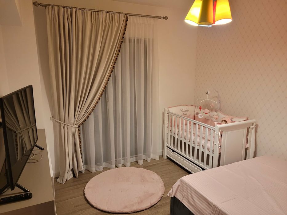Închiriez apartament cu 3 camere în bloc nou