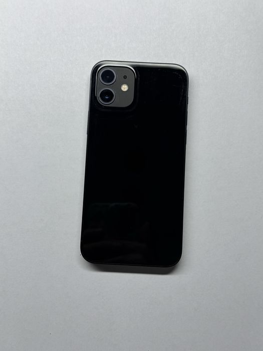 Продам iPhone 12