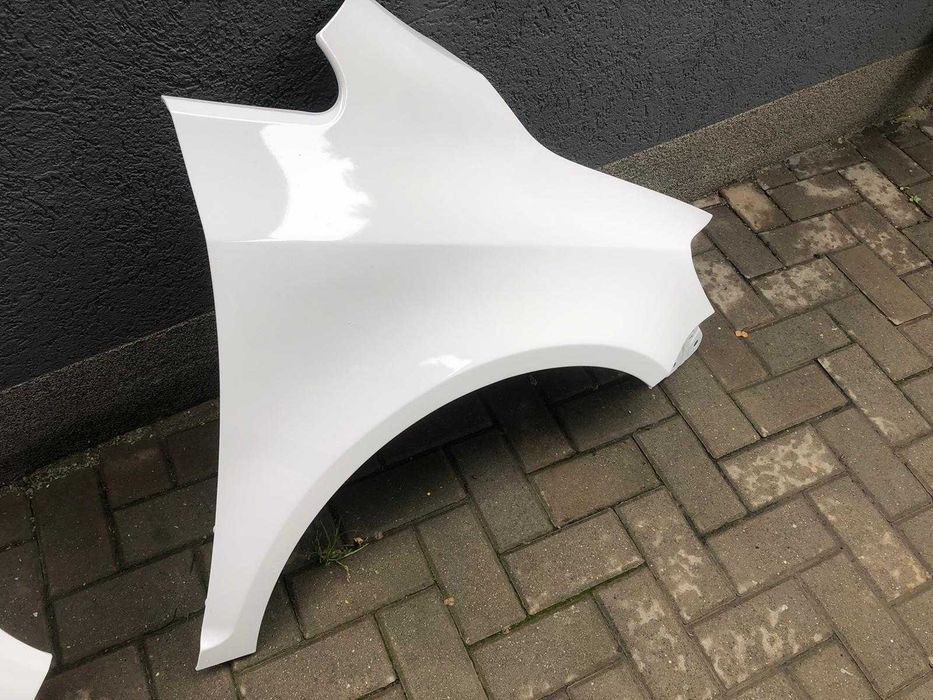Aripa Fata Dreapta VW Golf 5/V Plus 2005-2009 Vopsita Alb