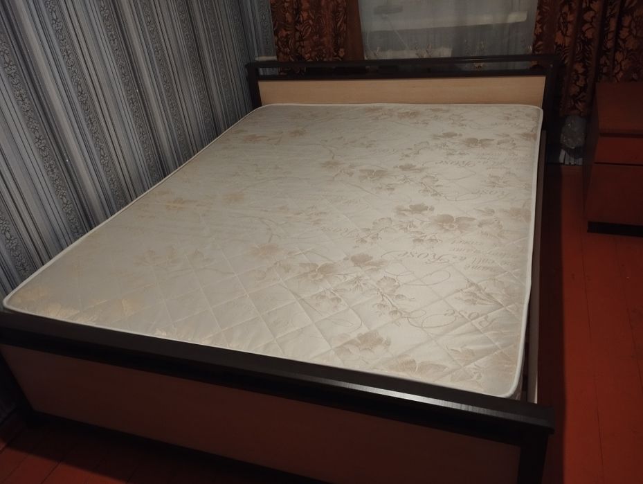 Кровать двуспальная