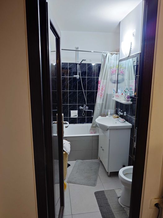 Vând apartament Roman, Neamț 4 camere