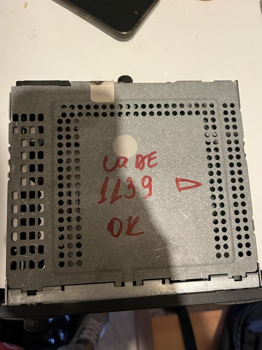 Прадавам радиокасетофон от пасат б 5