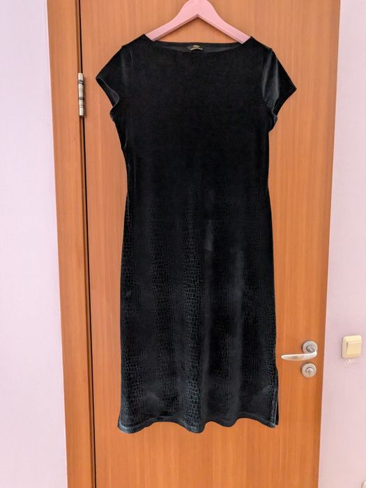 Продам платье черное бархатное