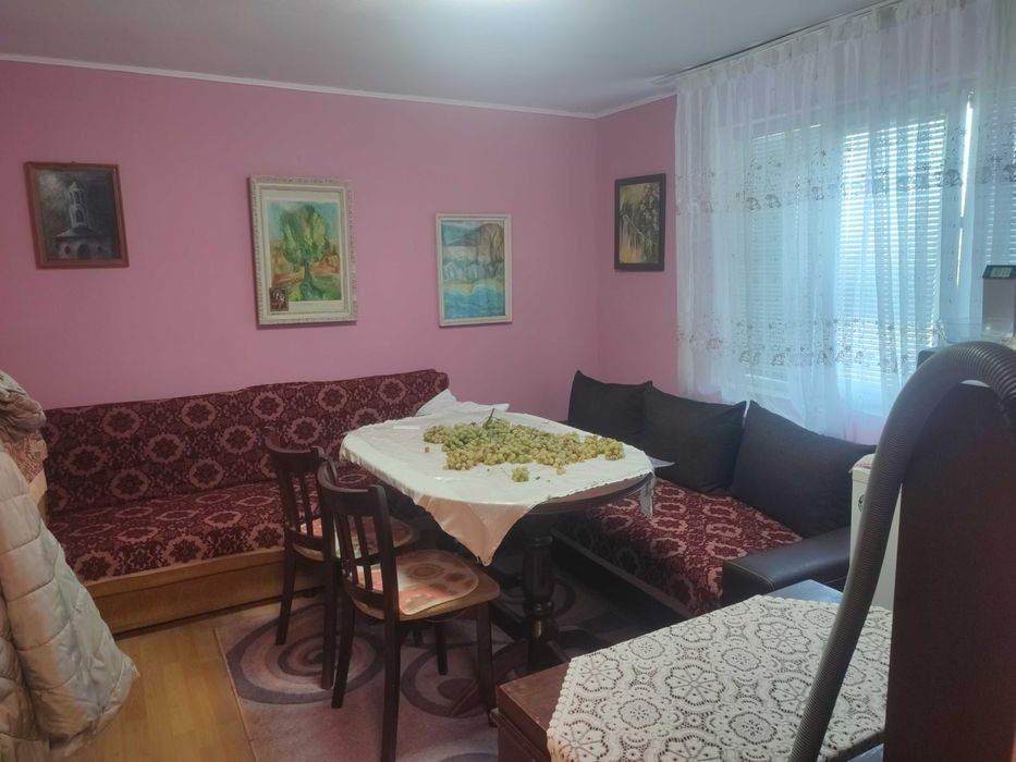 Самостоятелна тухлена къща