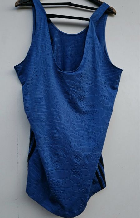 Adidas оригинална дамска рокля М размер