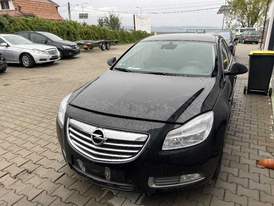 Dezmembrez Opel Insignia 2.0 d DTH 131 cai 2011