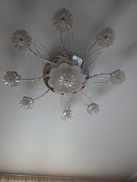 Продам люстру.  В хорошем состоянии.