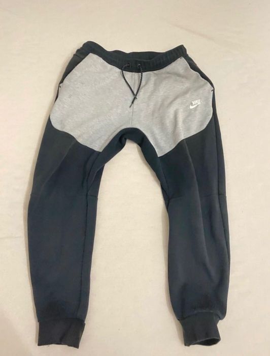 Pantaloni nike tech