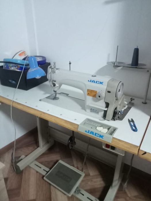 Швейная машинка ножная с оверлогом