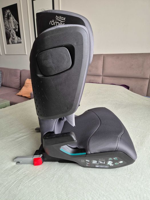 Ново детско столче Britax Römer Kidfix M i-Size (3.5 - 12год) с ISOFIX - имам в черно и сиво