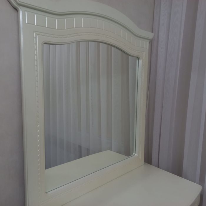 Настенное зеркало размером 92×81