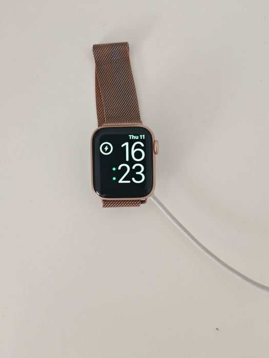 Apple watch series 6 rose gold