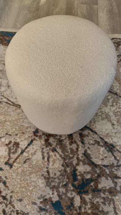 Продам пуф белый