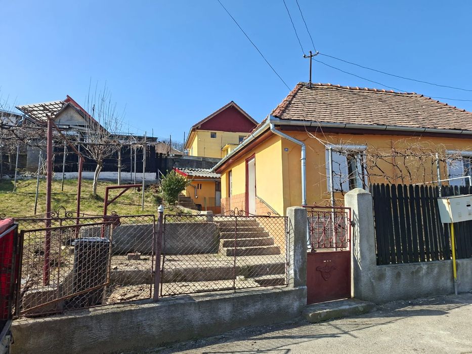 Vând casa sau schimb cu apartament în Mediaș