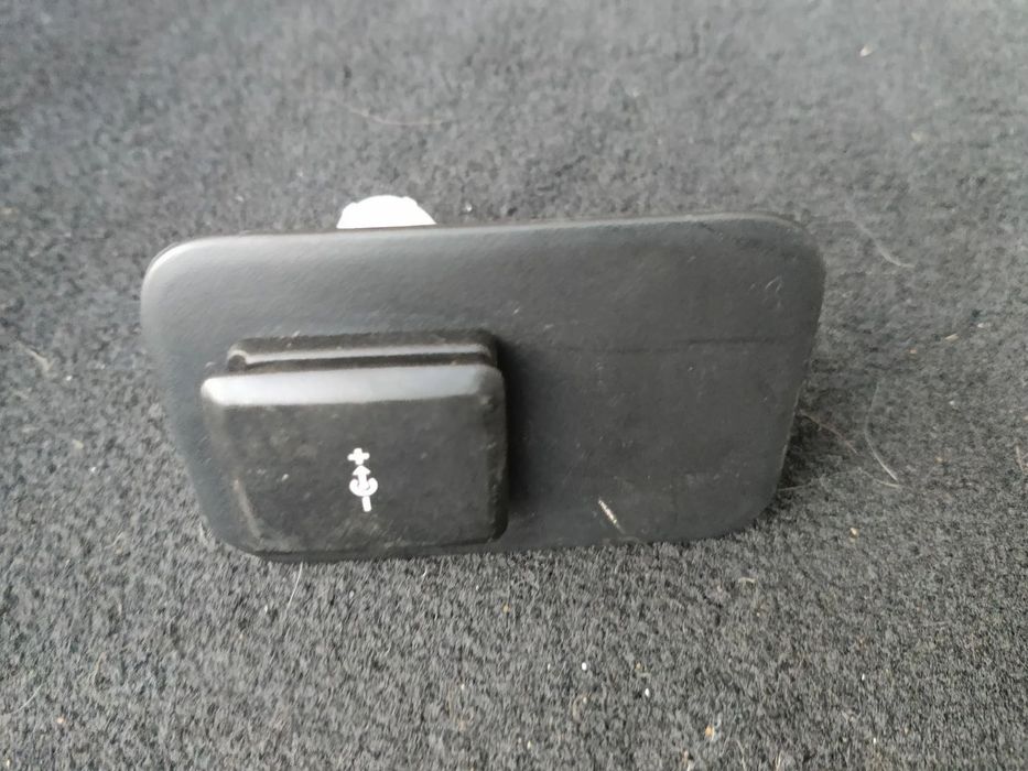 Priza 12v cu suport si senzor temperatura Land Range Rover Evoque II L551 Discovery K8D2-C8A254-BCW