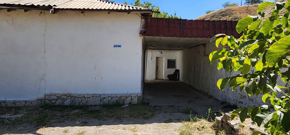 6 хонали 365 кв м ховли сотилади