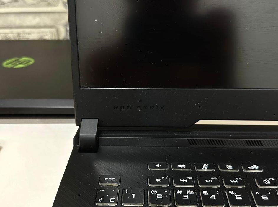 Ноутбук Asus rog strix