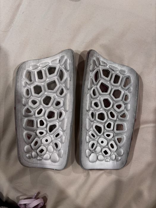 Щитки Nike,футбольные