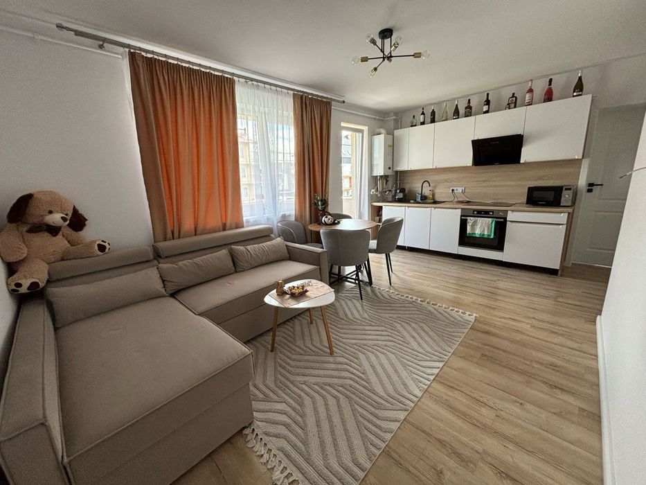 Inchiriez apartament la casa