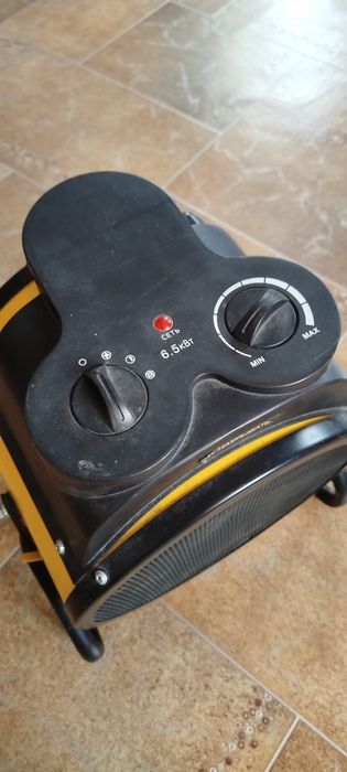 Обогреватель -тепловентилятор.