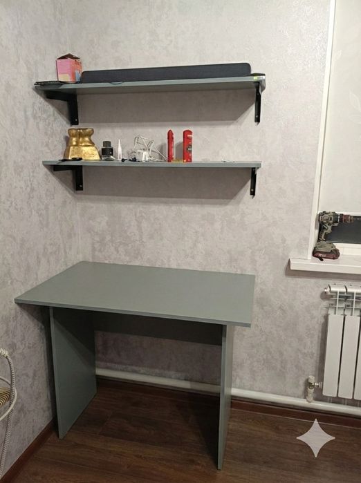 Письменный стол с полками