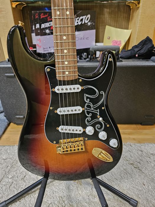 Продам электрогитару Fender SRV