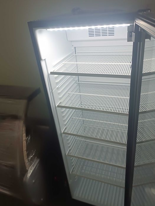 Вертикални хладилни витрини - нови налични на склад