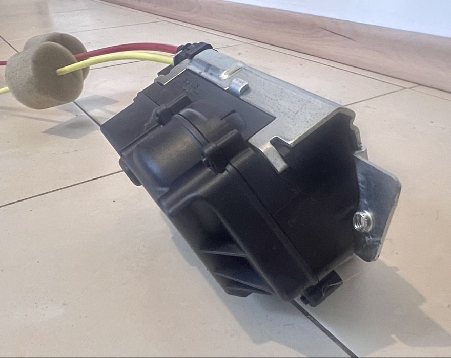 Заключващ механизъм за багажник на Мерцедес Е Class/ML- (5 врата)