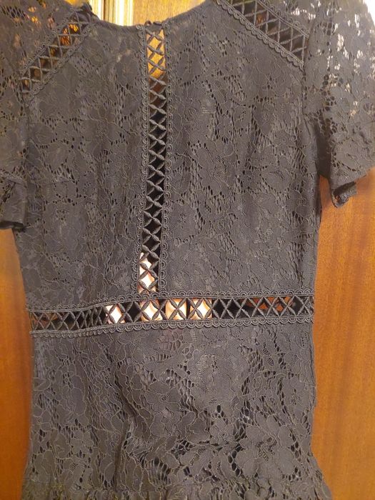 Черна рокля с дантела!