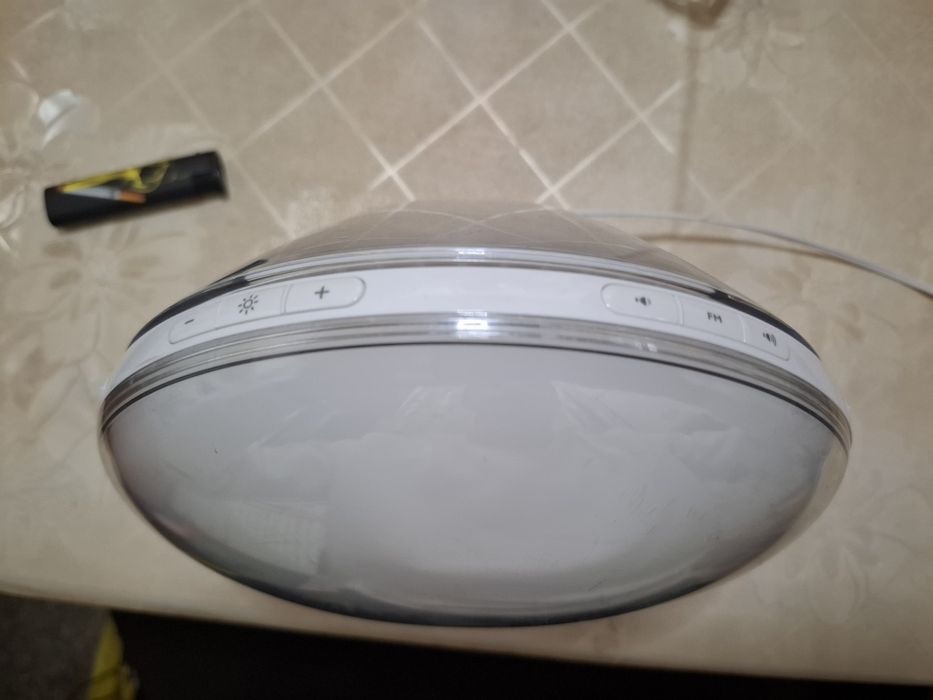 Vand  radio cu led de la Philips  .