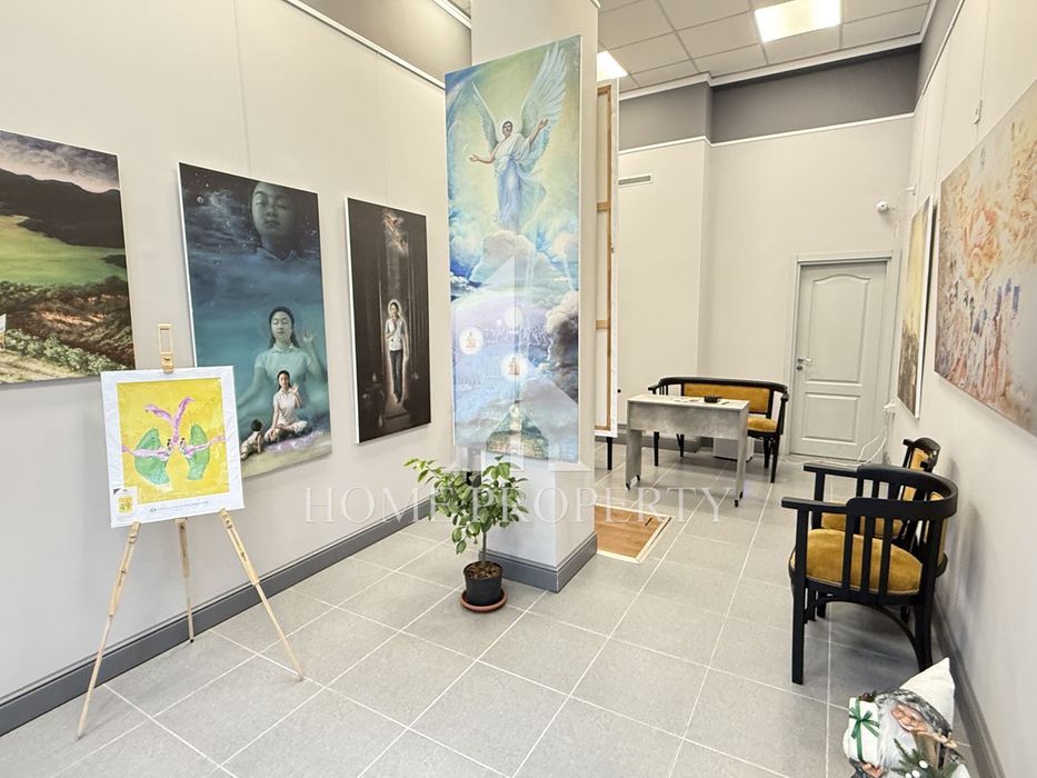 Отдава под наем Магазин в Център, 32 кв.м.