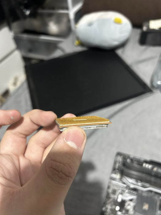 Vand procesor + cooler procesor 270 lei