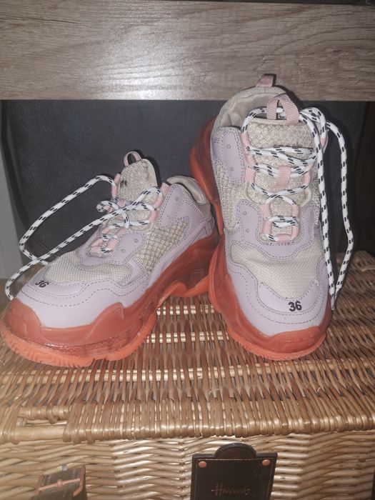 Продаются кроссовки оригинальные Balenciaga 36 размера