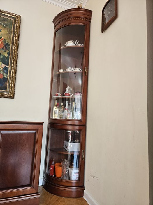 Класическо обзавеждане за хол от масивно дърво 
Опи