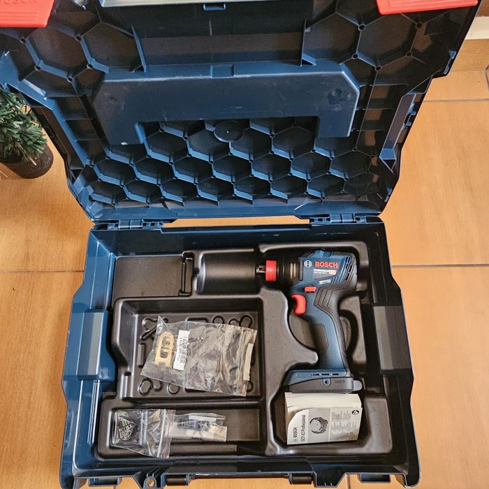 Masina de însurubat cu impact  Bosch GDX  18 V-210 C