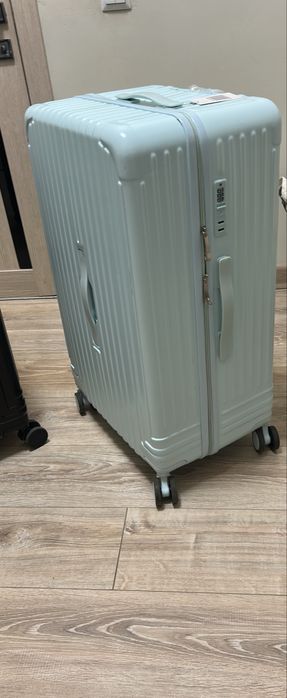 Продаю чемодан новый