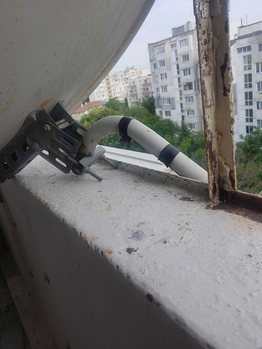 Оборудвана сателитна чиния